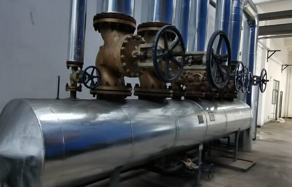 40-ton boiler supporting steam distributor